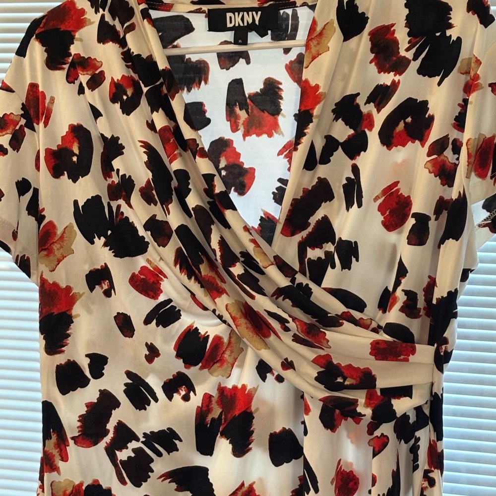 DKNY Women's White Blouse with Red and Black Pattern